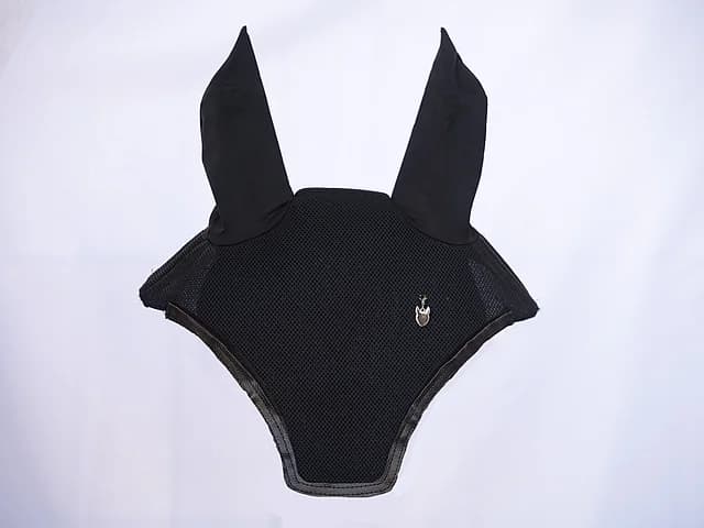 Bonnet Variat'ion noir en mesh 3D, seul, sans bordure, posé de face sur fond clair